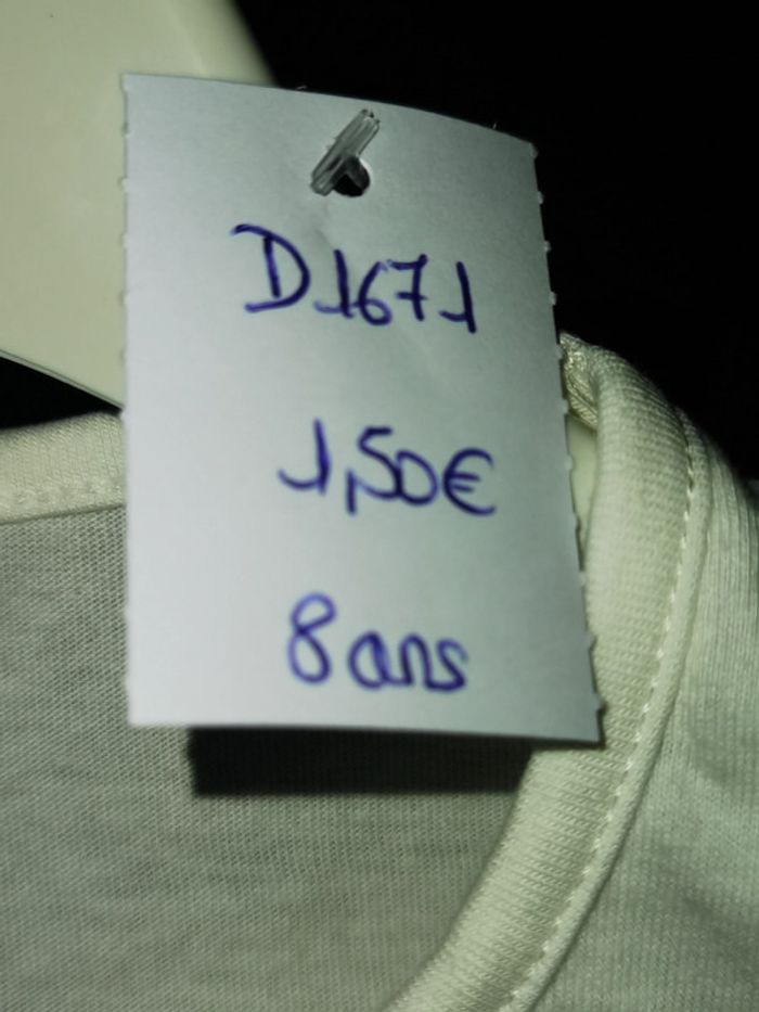 D1671 - tee-shirt fille 8 ans - photo numéro 3