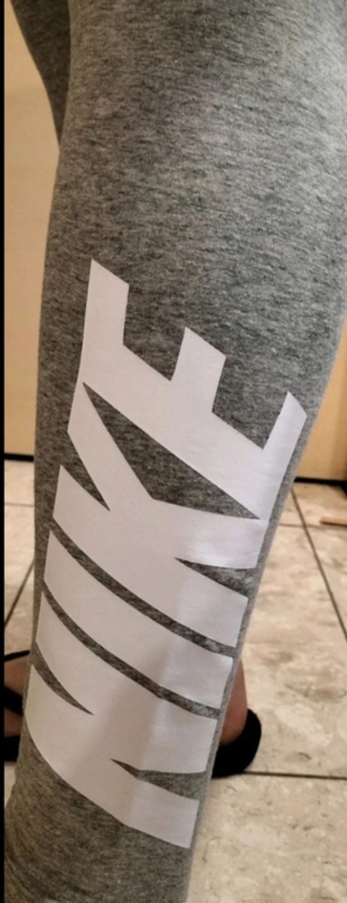 Legging "Nike" gris neuf - photo numéro 3
