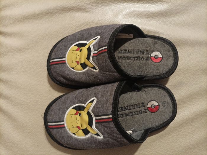 Chaussons Pikachu pokémon