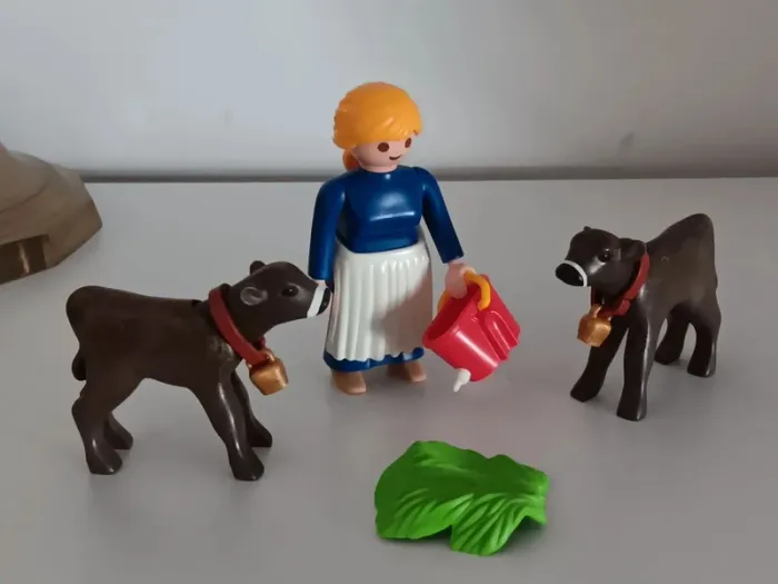 Fermière avec veaux playmobil