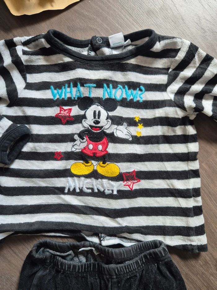Magnifique pyjama velours Mickey 36 mois - photo numéro 3
