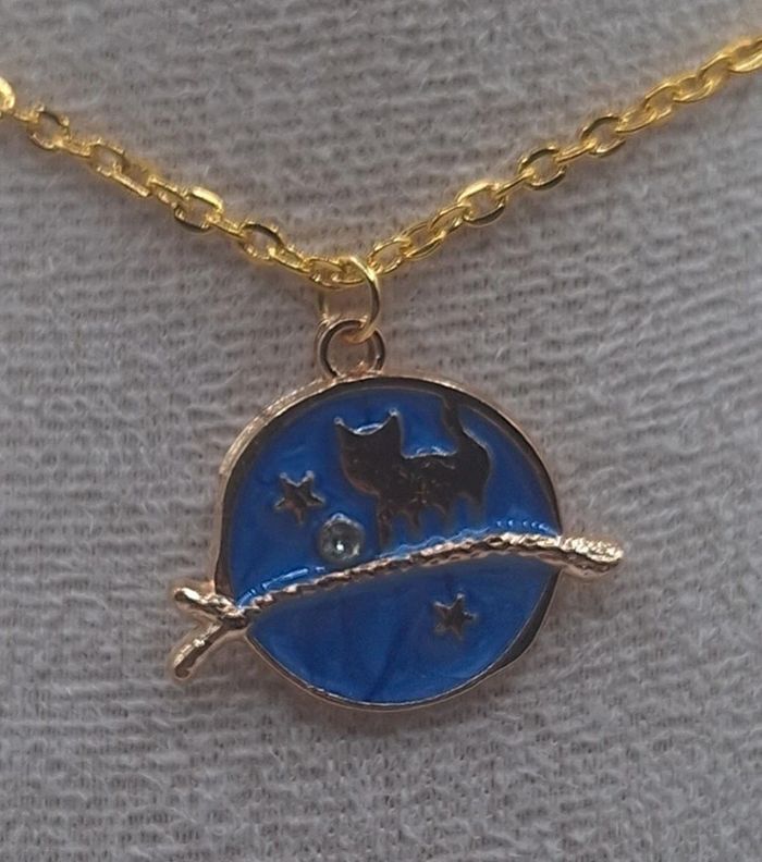 Collier chat sur sa branche - photo numéro 2