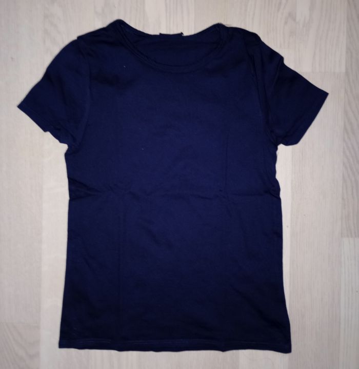 Tee-shirt bleu marine Decathlon 
T. 5-6 ans NEUF