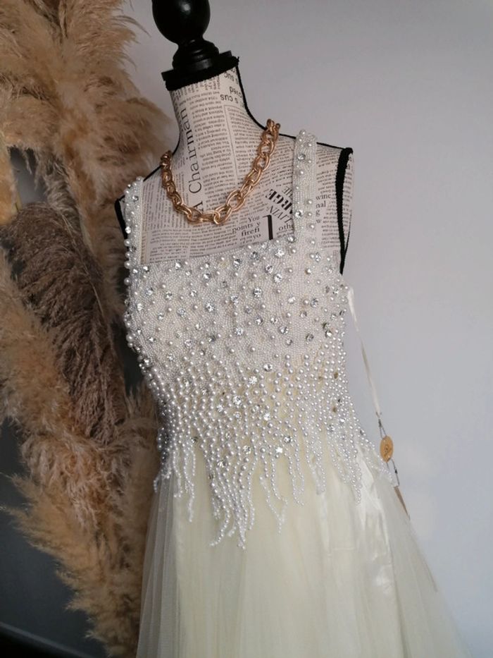 Robe de cérémonie ou shooting photo taille M neuve avec étiquette - photo numéro 2