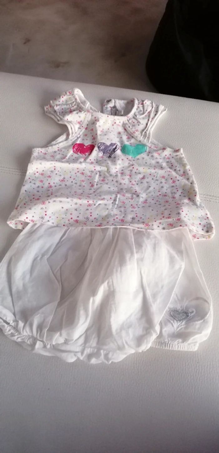 Ensemble été short et débardeur taille 18 mois