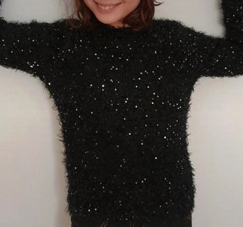 Pull d hiver poilu et sequins taille 6/8 ans