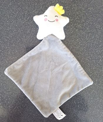 DOUDOU ETOILE MOUCHOIR - BEBE DOUCEUR
