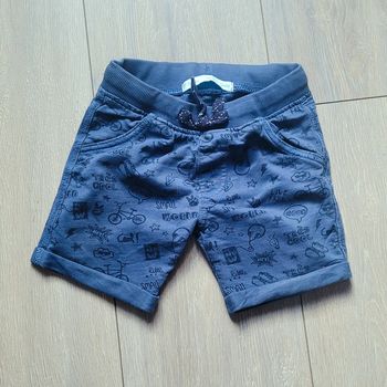 Short bleu avec motif. Garçon 2 ans. Marque Gémo