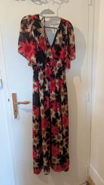 Robe fleurie rouge noire