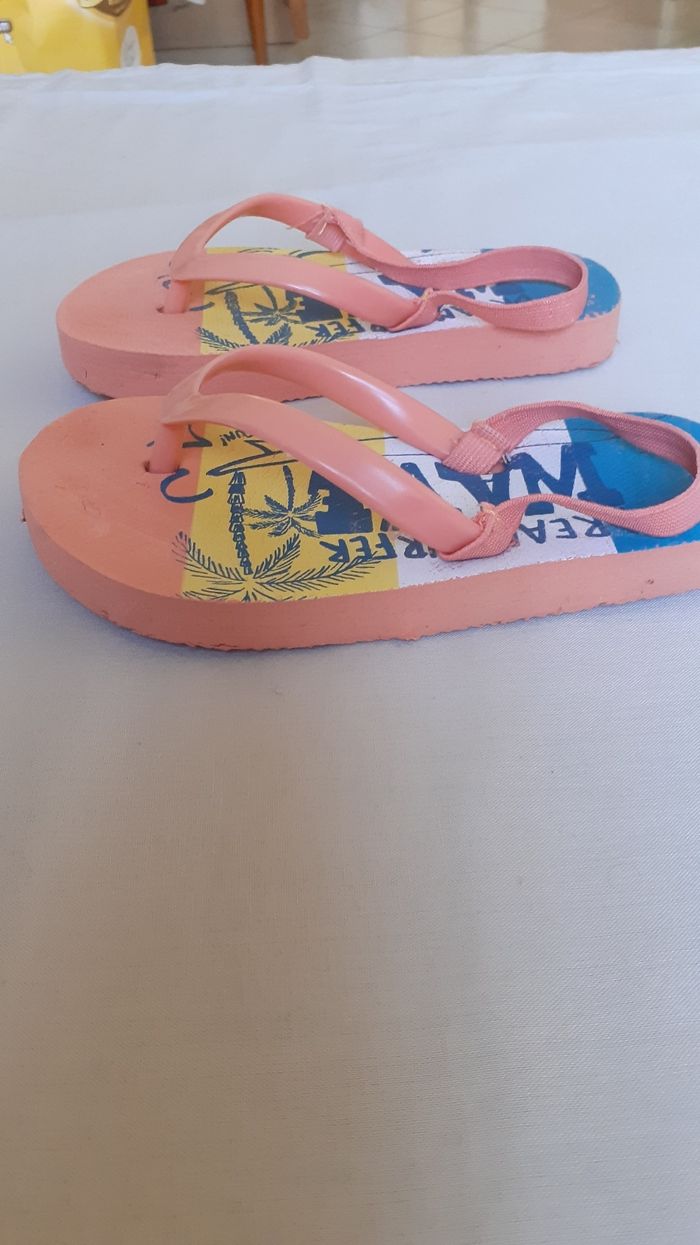 Tongs mixtes pointure 24 - photo numéro 2