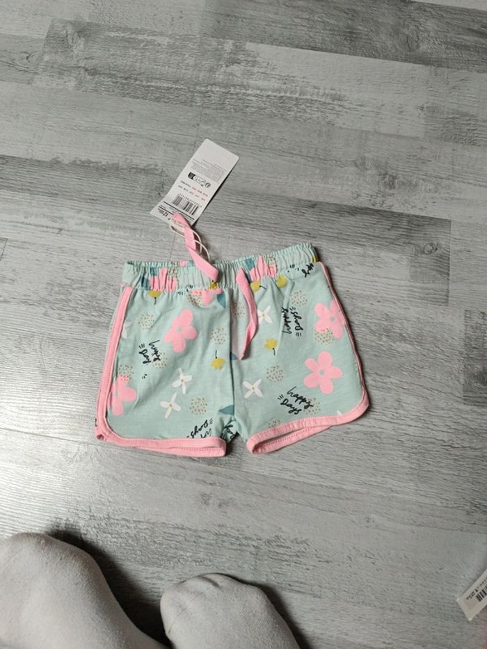 Short neuf