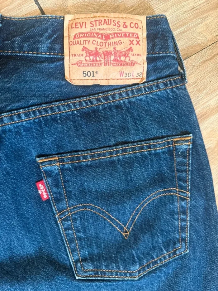 Jean Levi’s 501 W30 L32 – Coupe Droite – Très Bon État - photo numéro 3