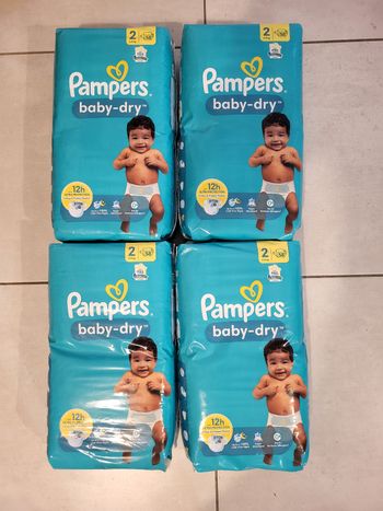 Lot couches Pampers taille 2