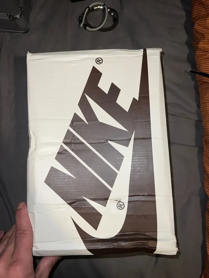 Basket air Jordan 1 officiel Travis Scott 1985 rétro édition limitée rare - photo numéro 11