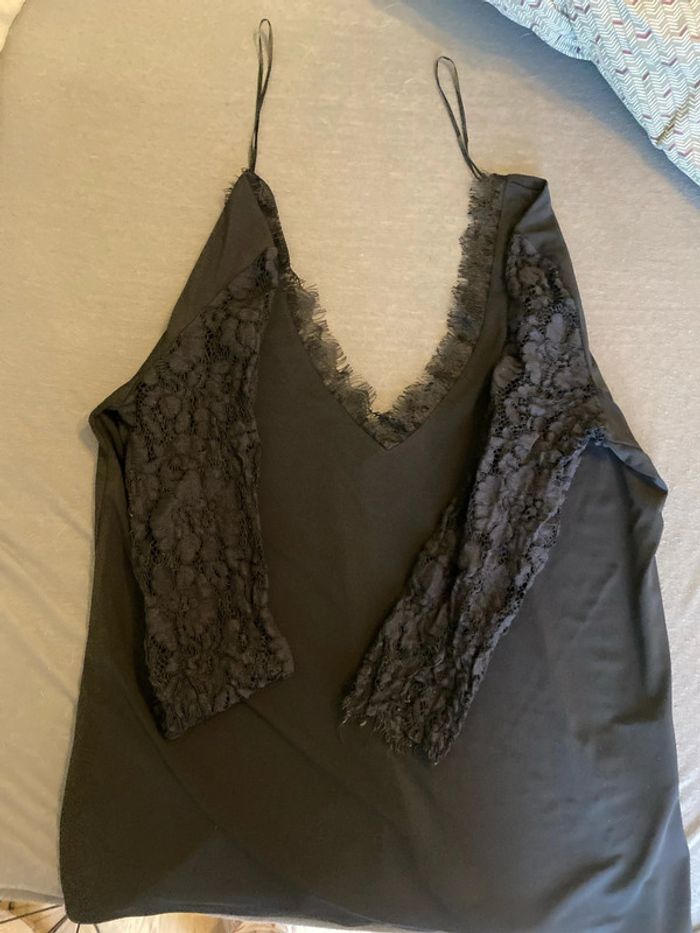 Top en dentelles noir - photo numéro 4