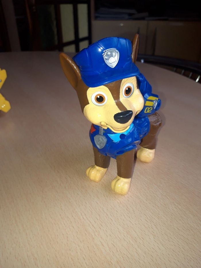 Grande figurine Chase pat patrouille 15 cm - photo numéro 2