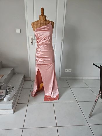 Robe moulante élégante rose taille S Neuve