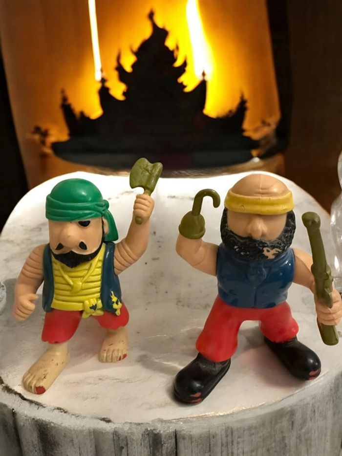 Lot 5 Figurines Vintage : 4 Pirates + 1 Chevalier - photo numéro 2
