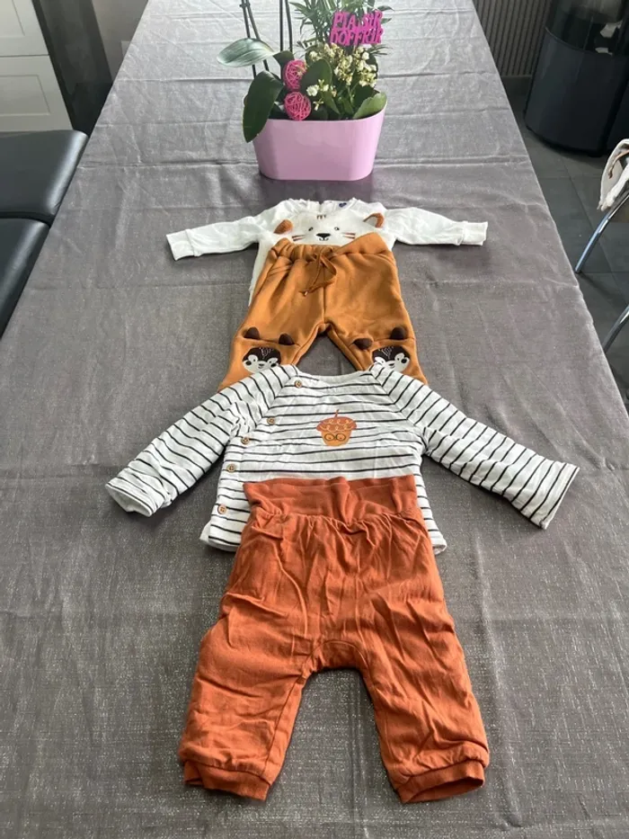 Lot 2 Ensembles taille 6 mois