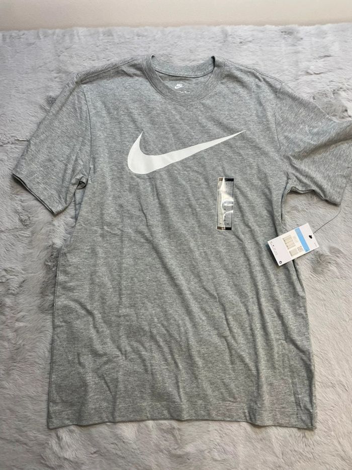 Ensemble Nike t-shirt + Short gris - Taille M - photo numéro 4