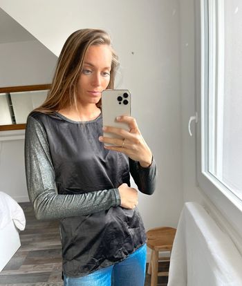 Haut noir et gris argenté avec ouverture dans le dos