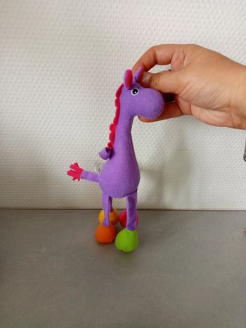 Peluche dinosaure ou girafe ?