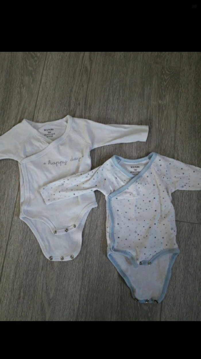 Lot de 2 bodies kiabi 3mois