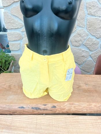 Short jaune kiabi neuf avec étiquette taille M 38 été