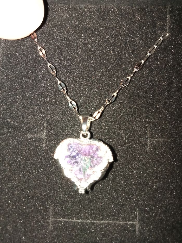 Collier et pendentif en forme de coeur - photo numéro 7