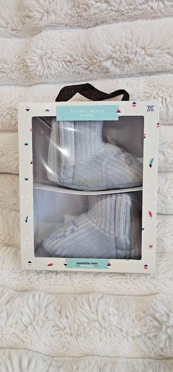 Magnifique chaussons fourrés bleu taille 22-23 Neufs