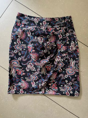 Jupe noire à fleurs Bash S