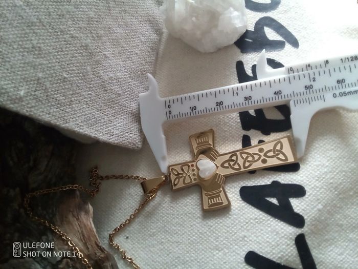 Croix dorée avec pierre de cristal de quartz blanc - photo numéro 3