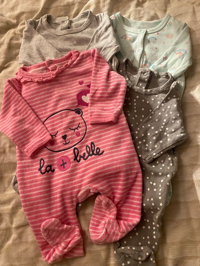 4 pyjama 1 mois en TBE vert baudet kimbaloo