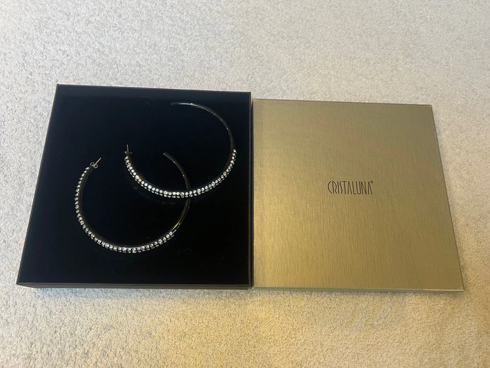 boucles d oreilles cristaluna ole mega noir en cristal acrylique swarovski neuf UGS :300 219 00