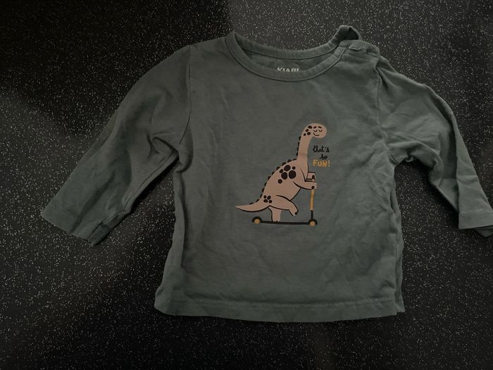 TEE shirt taille 1 mois