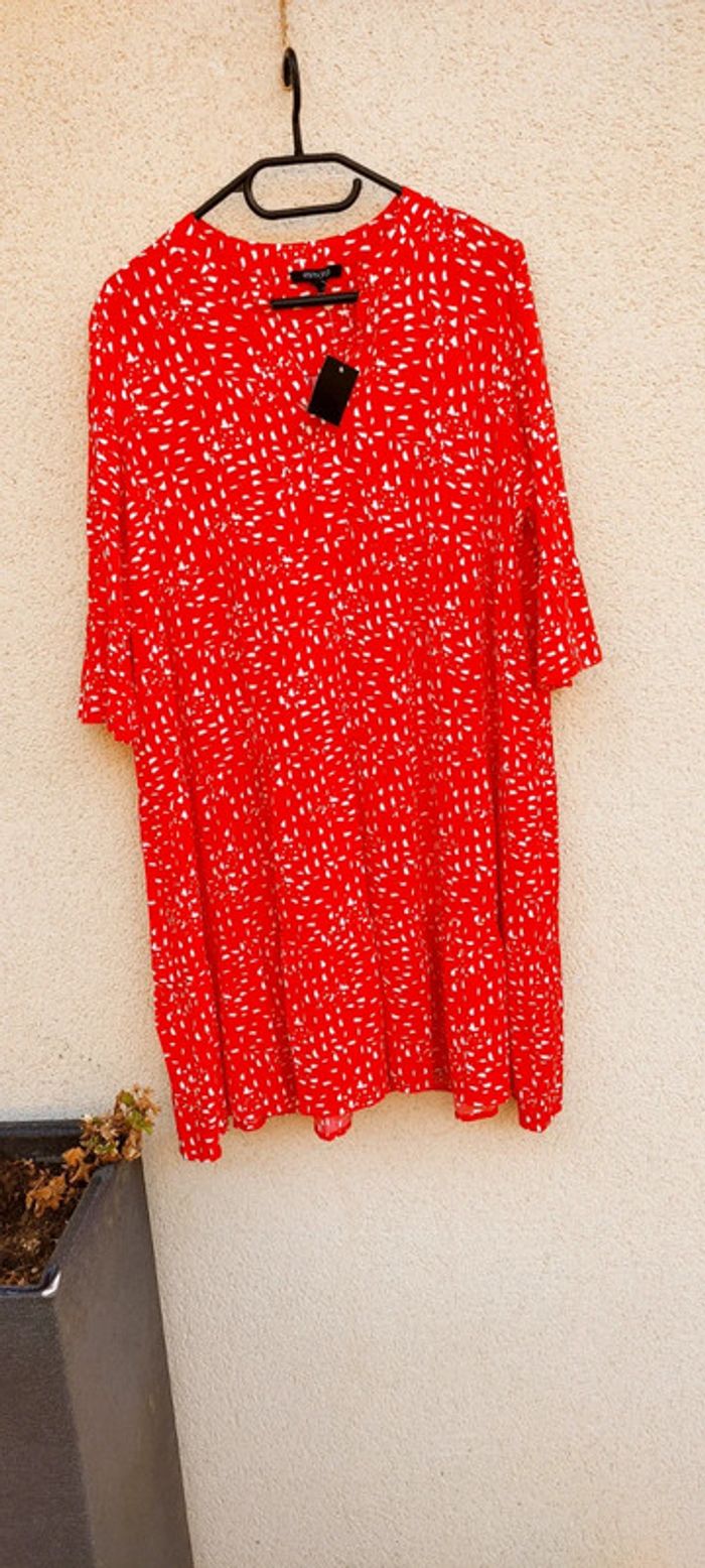 Belle robe rouge neuve