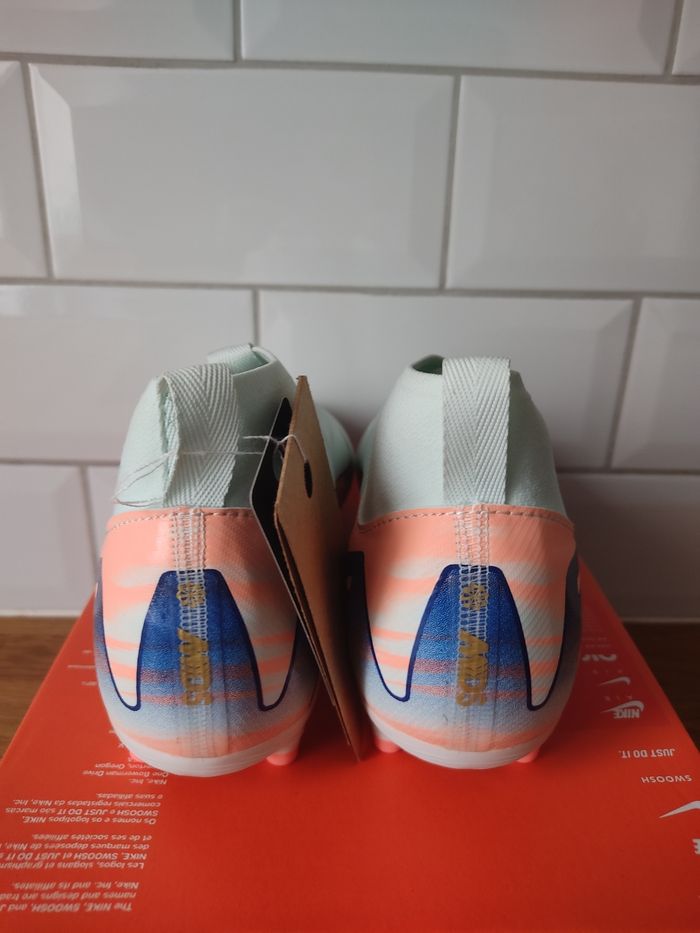 Crampons Nike T 36.5 - photo numéro 5