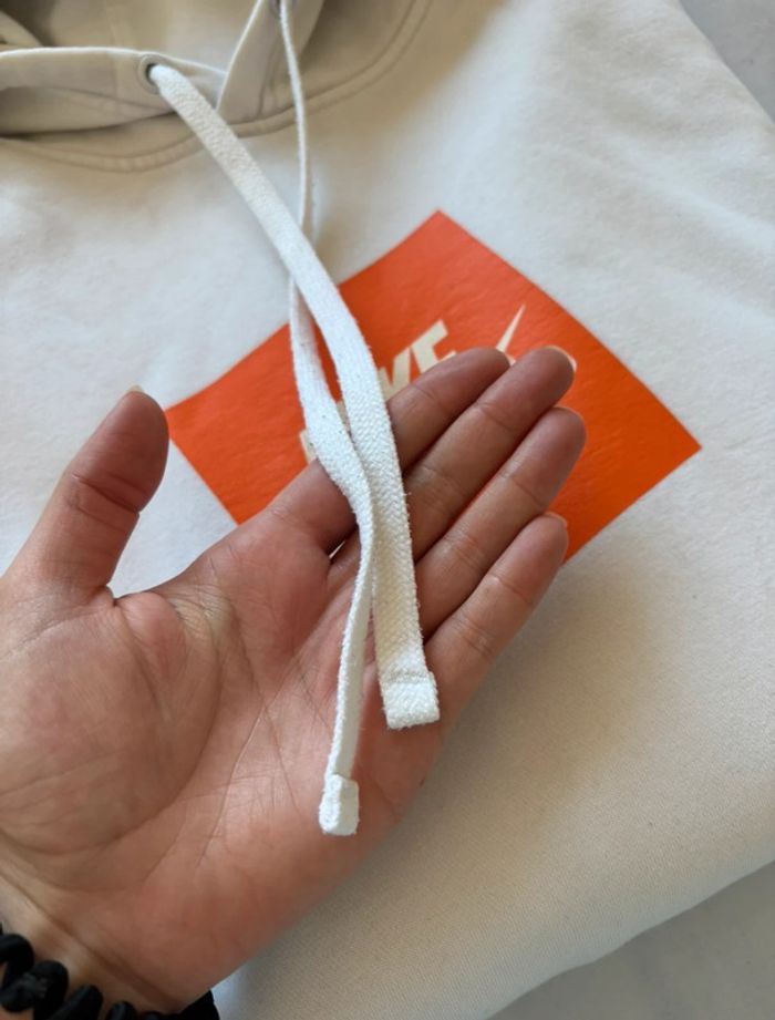 Sweat hoodies Nike capuche blanc logo orange floqué – Taille S homme - photo numéro 3