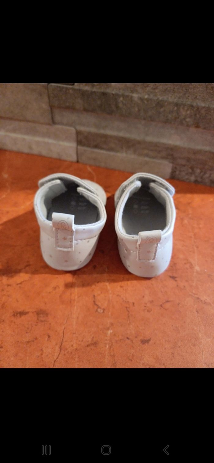 Chaussures bébé taille 0 /6 mois - photo numéro 3
