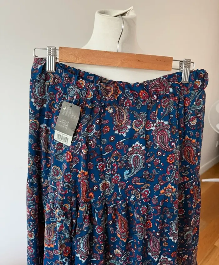 Jolie jupe motif neuve L/40 - photo numéro 2