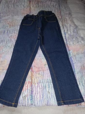 Jeans neuf 4 ans