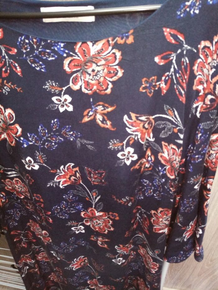 Robe fleurs T. 44 - photo numéro 2