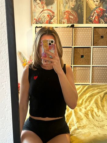 Débardeur noir avec petit cœur rouge Joliko Paris