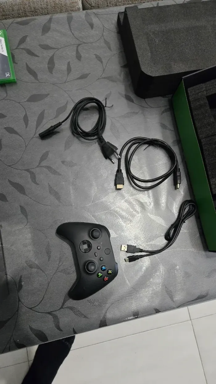 Microsoft · Xbox Series X · Noir - photo numéro 2