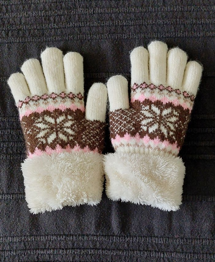 Très joli ensemble un bonnet et une paire de gants - photo numéro 3