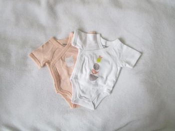 Lot 2 bodys fille naissance NEUFS