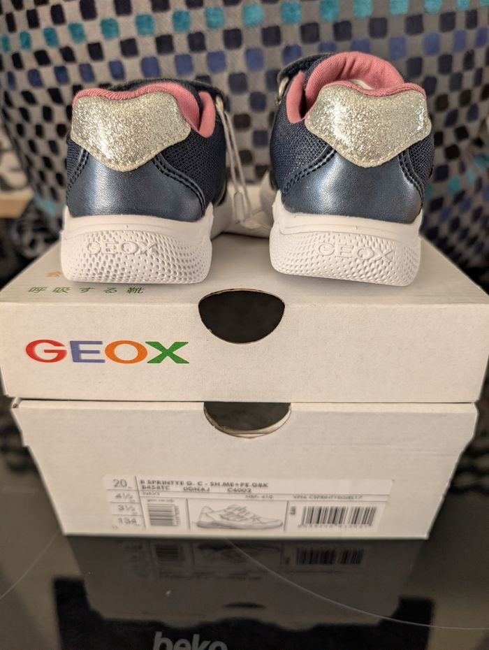 Baskets fille ultra-légeres. Taille 20. Neuf. Geox - photo numéro 2