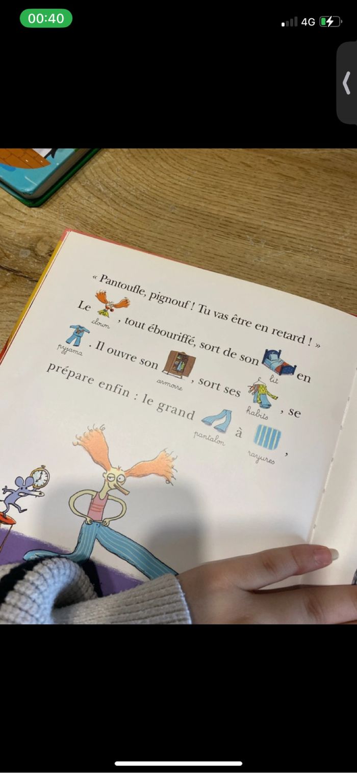 Livre j’apprends à écrire , le clown pantoufles est en retard - photo numéro 2