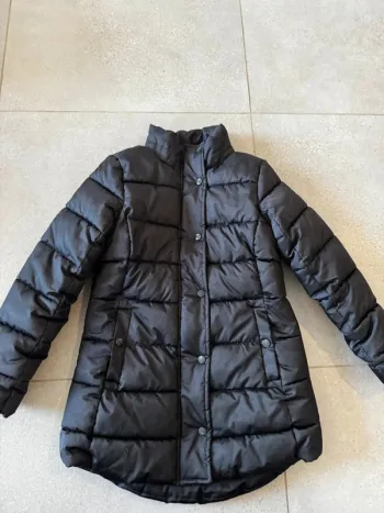 Doudoune noir H&M, taille 11/11 ans, bon état mais une petite trace derrière