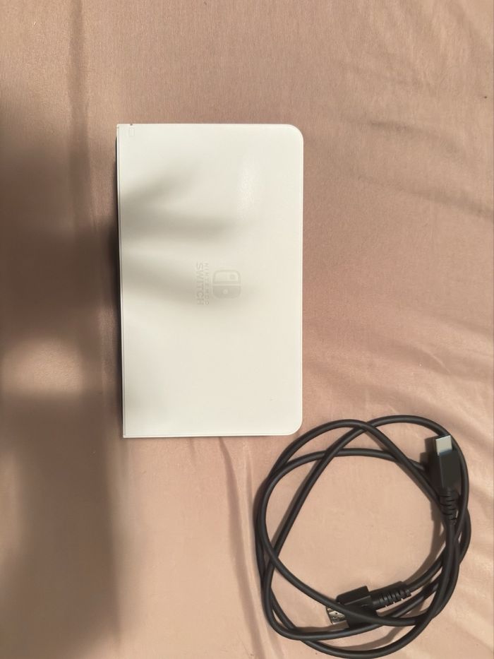 Console portable Nintendo Switch OLED modèle HEG-001 - 64 Go - Blanc - photo numéro 6